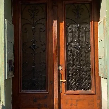 Schick Apartment *